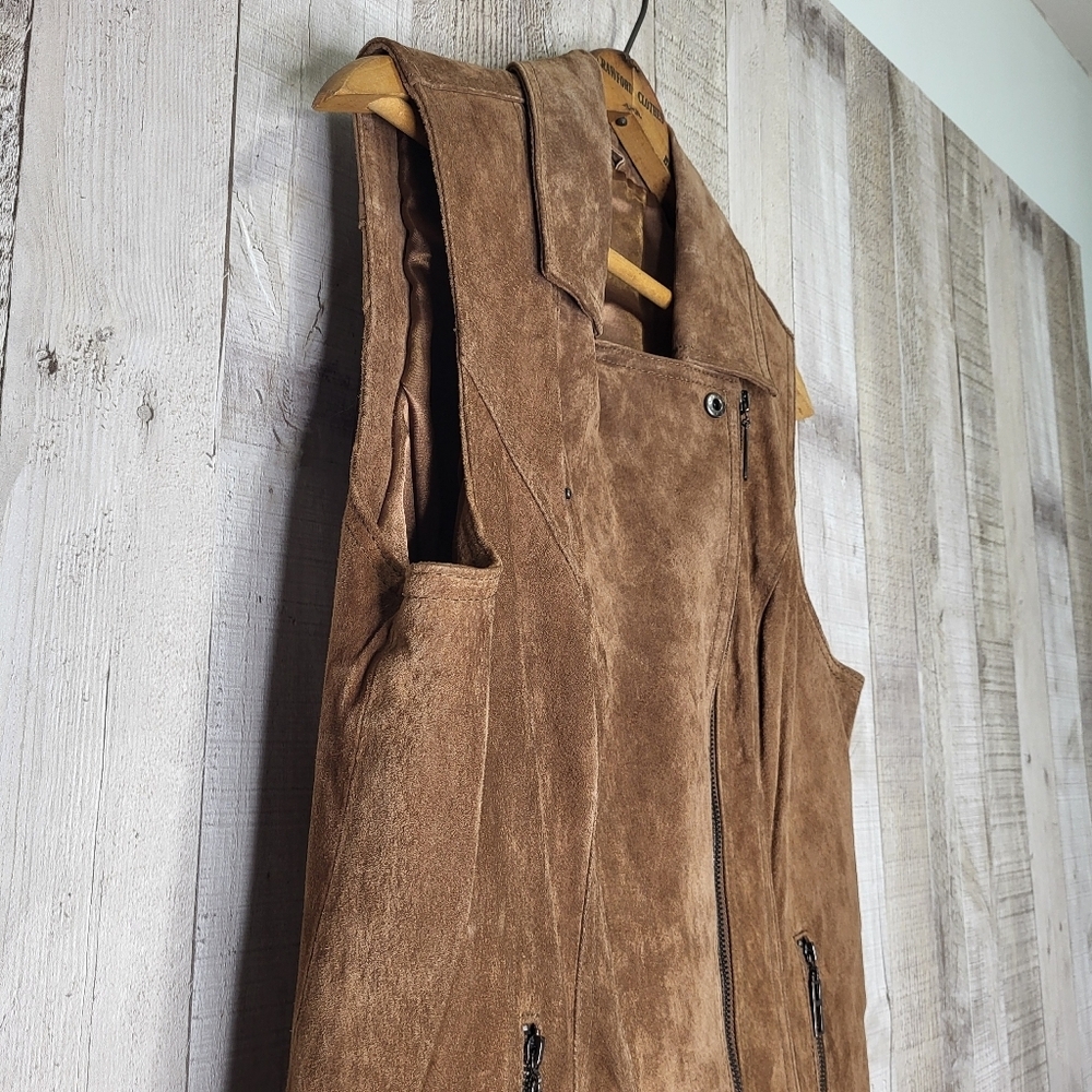 Sleeveless Brown Suede Moto Vest With Pockets - Picture 5 of 11